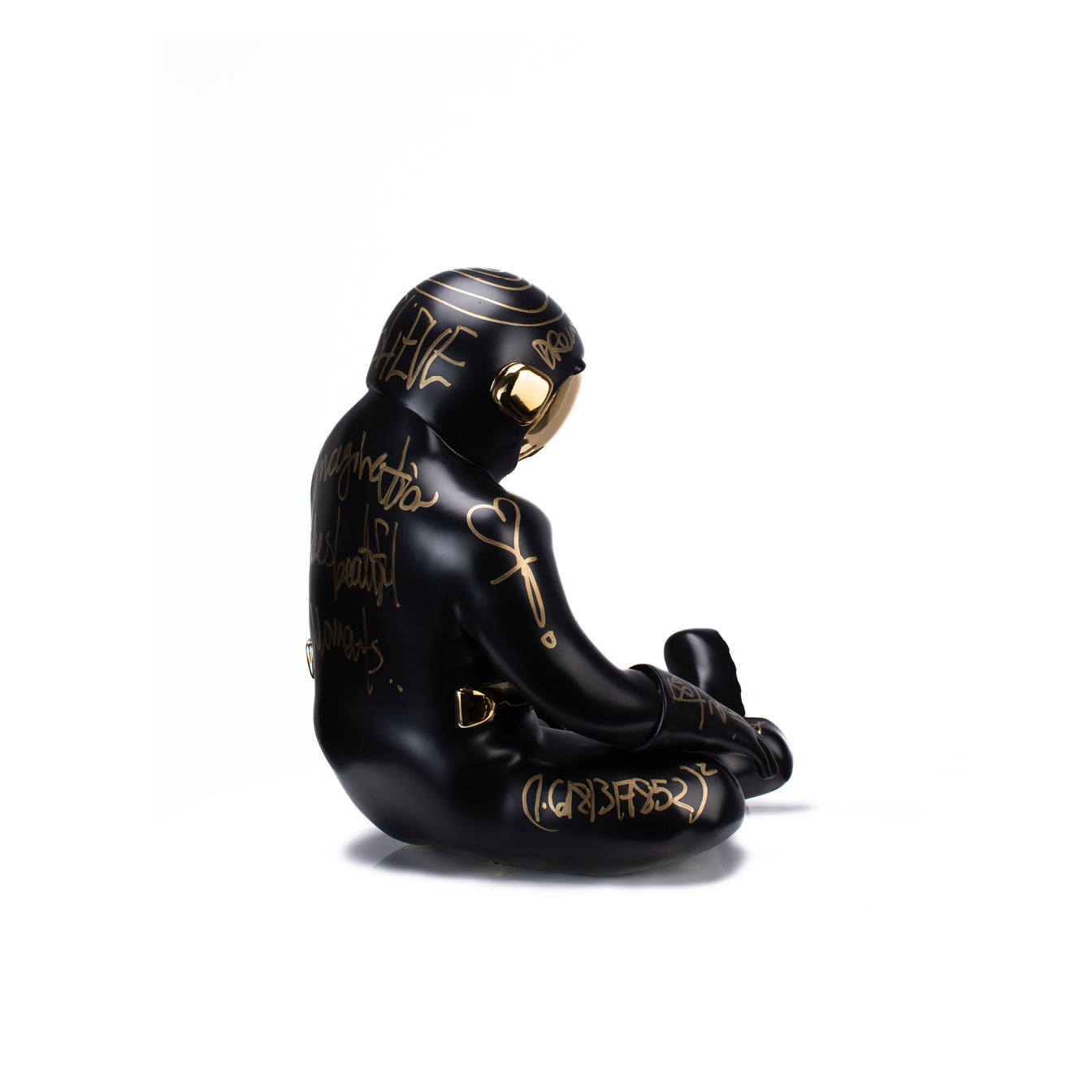 THE SITTING SPACEMAN (MATTE BLACK/GOLD)