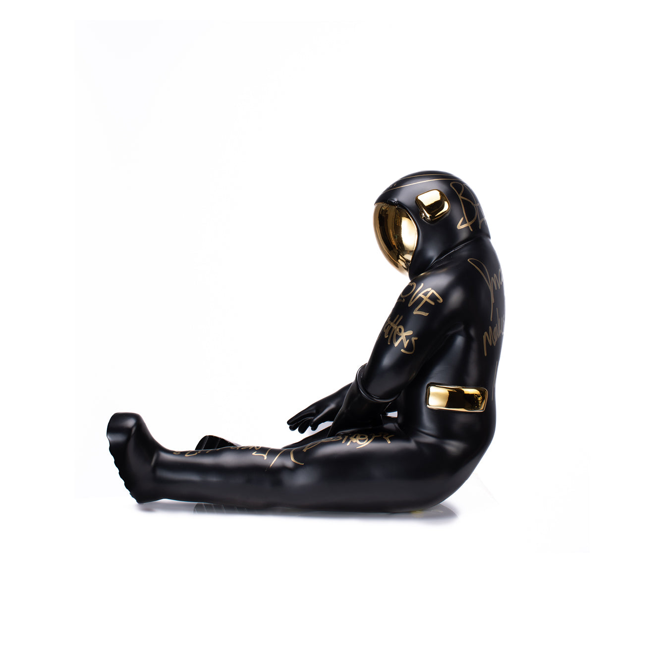 THE SITTING SPACEMAN (MATTE BLACK/GOLD)
