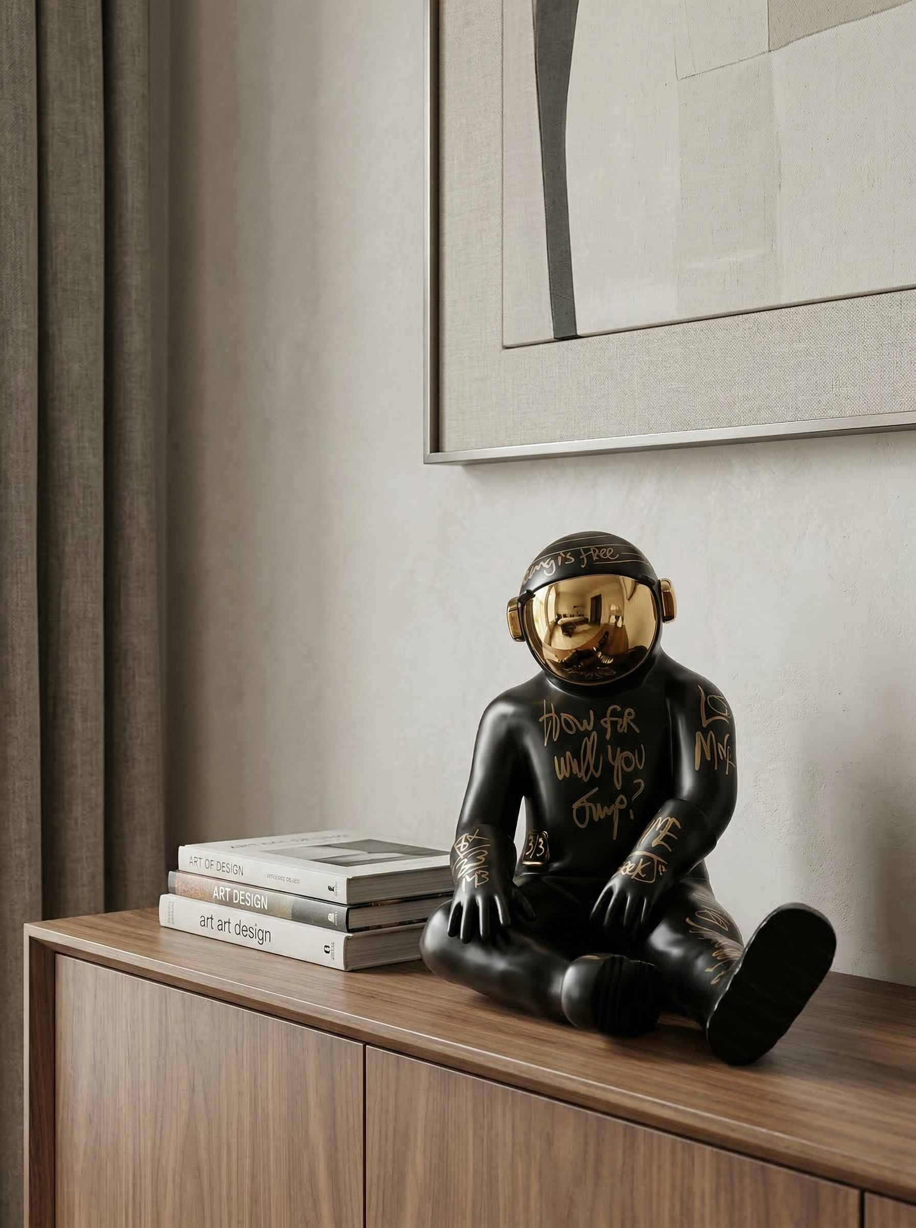 THE SITTING SPACEMAN (MATTE BLACK/GOLD)